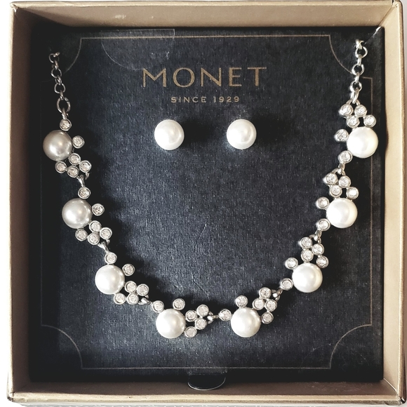 Jewelry - Pearl Earrings & Necklace Set NWB